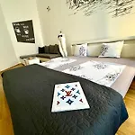 Fantastic In The Center Prag